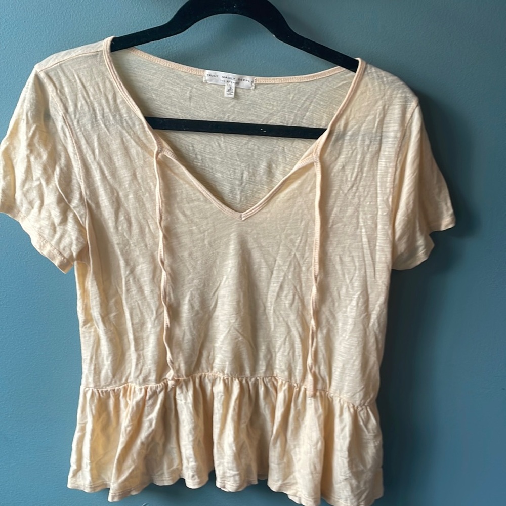 Urban Outfitters Yellow T-Shirt Size: Small